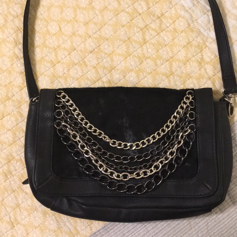 Steve Madden black purse with adjustable strap.